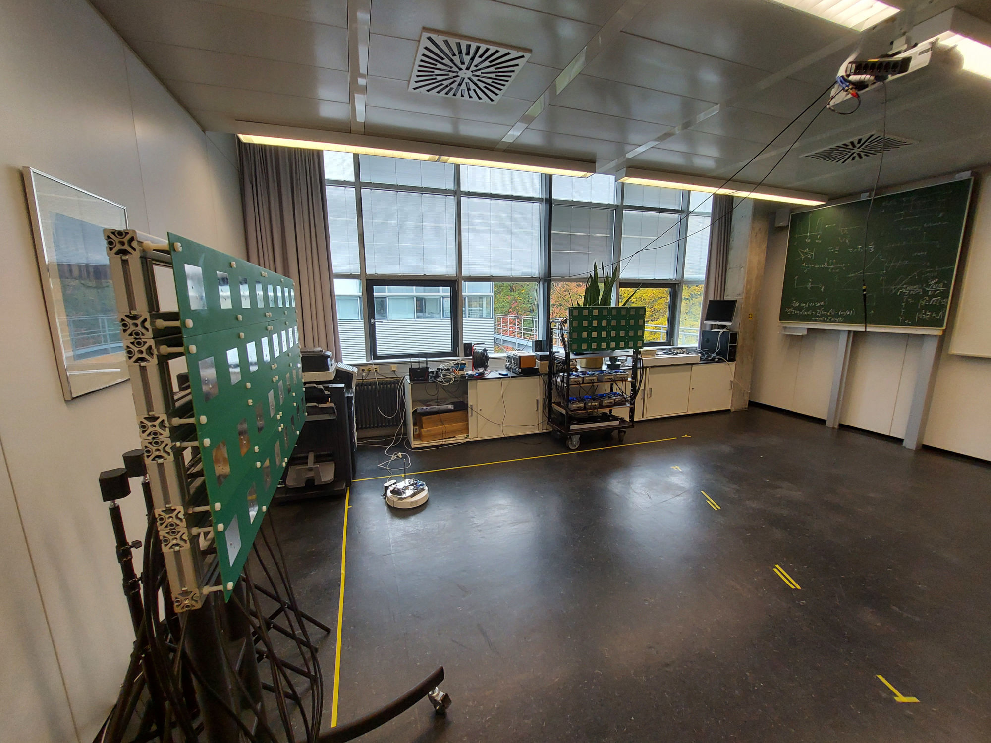 CSI Dataset dichasus-0d5x: Distributed Arrays: Indoor LoS, Lab Room